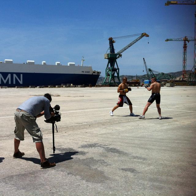 Nicolas Wadimoff a tourné avec succès (mais en pirate) des scènes sur les docks de Marseille! [brazilcouleur3.tumblr.com - Fifi]