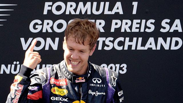 Vettel a été mis à rude épreuve par les deux Lotus de Grosjean et Raikkonen. [KEYSTONE - Peter Steffen]