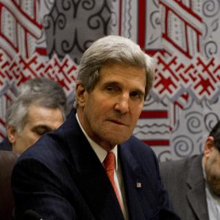 Le secrétaire d'Etat américain John Kerry a abordé la question du nucléaire iranien avec son homologue iranien Mohammad-Javad Zarif (tout à droite). [Stan Honda]