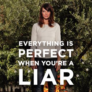 Kelly Oxford a publié un livre intitulé "Tout est parfait quand vous êtes un menteur". [Collins]