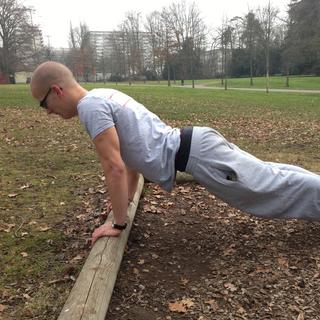 Nathanaël Cuony a lancé le groupe de Street Workout à Genève. [Nicolas Vultier]