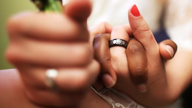 Les parents reconnus coupables de mariage forcés encourent désormais jusqu'à 5 ans de prison en Suisse. [Mario Tama/Getty Images]