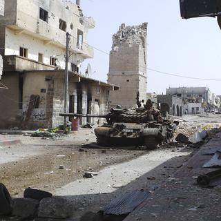 Un tank abandonné dans la ville de Deraa, en Syrie. [Mazen Abu Mahmoud]
