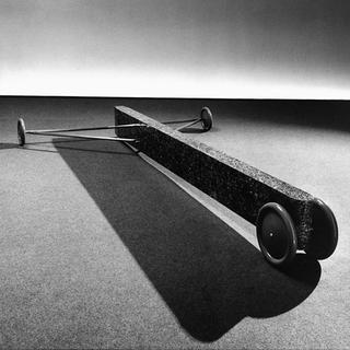 Gianni Piacentino, "Marbled Vehicle", 1969, papier peint sur bois, à découvrir au Centre d'art contemporain de Genève du 5 juin au 18 août 2013. [centre.ch - Ugo Mulas]