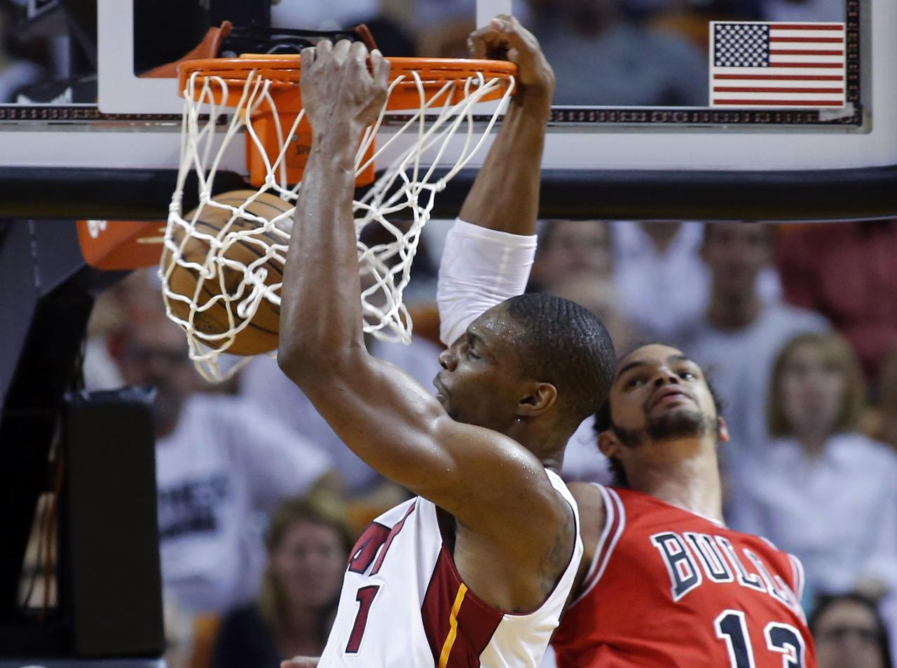 A l'image de Bosh (à g.), Miami a fait joujou avec Miami [REUTERS - Joe Skipper]