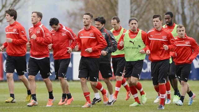 L'équipe suisse de football à l'entraînement. [Walter Bieri]