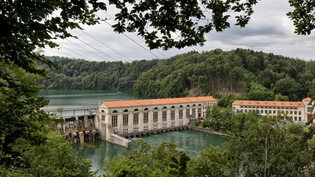 Le barrage du Wohlensee pourrait devenir une menace pour la centrale nucléaire de Mühleberg en cas de séisme. [Alessandro Della Bella]