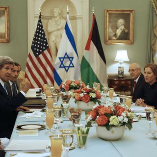 Des négociateurs israéliens et palestiniens se sont réunis à Washington pour relancer le processus de paix israélo-palestinien, à l'initiative de John Kerry. [Charles Dharapak - AP Photo]