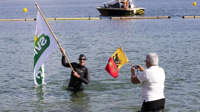 Céline Amaudruz avait effectué à la nage la traversée de la rade pour marquer le lancement de la campagne de l'UDC. [Salvatore Di Nolfi]
