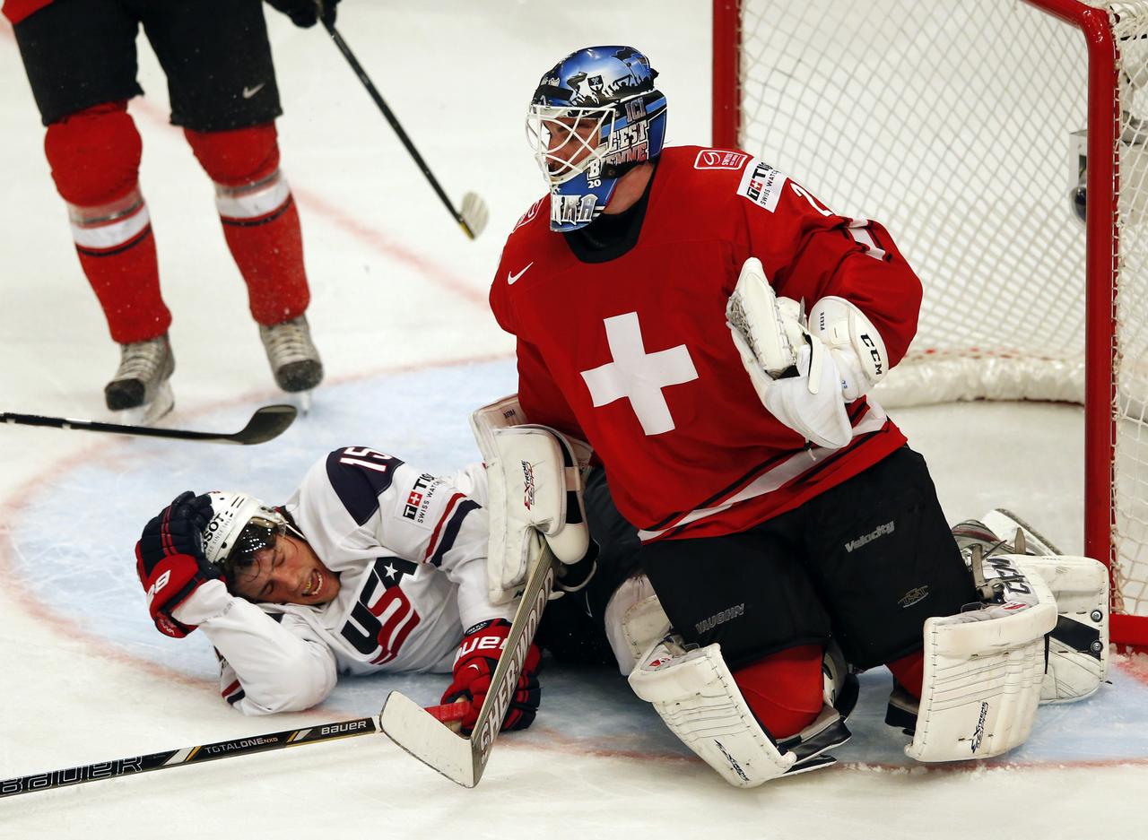 Reto Berra a été impérial dans sa zone de défense. [REUTERS - Grigory Dukor]