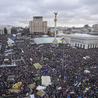 La foule était dense sur sur la place de l'Indépendance à Kiev. [AP Photo/Andrew Kravchenko]