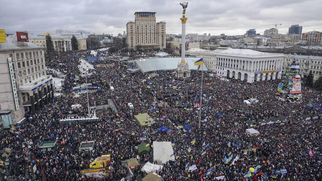 La foule était dense sur sur la place de l'Indépendance à Kiev. [AP Photo/Andrew Kravchenko]