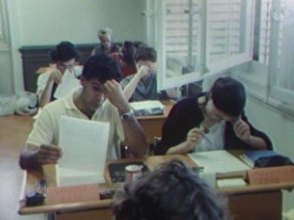 Les examens de maturité à Lausanne en 1984. [RTS]