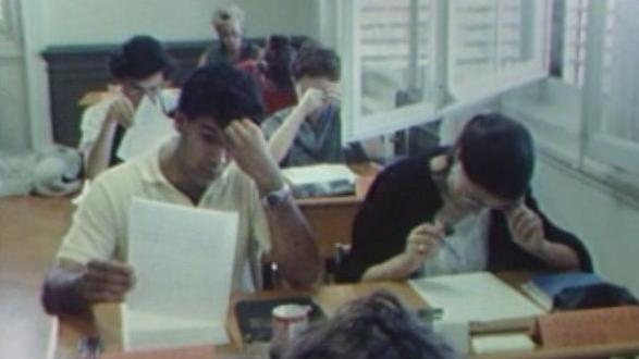 Les examens de maturité à Lausanne en 1984. [RTS]