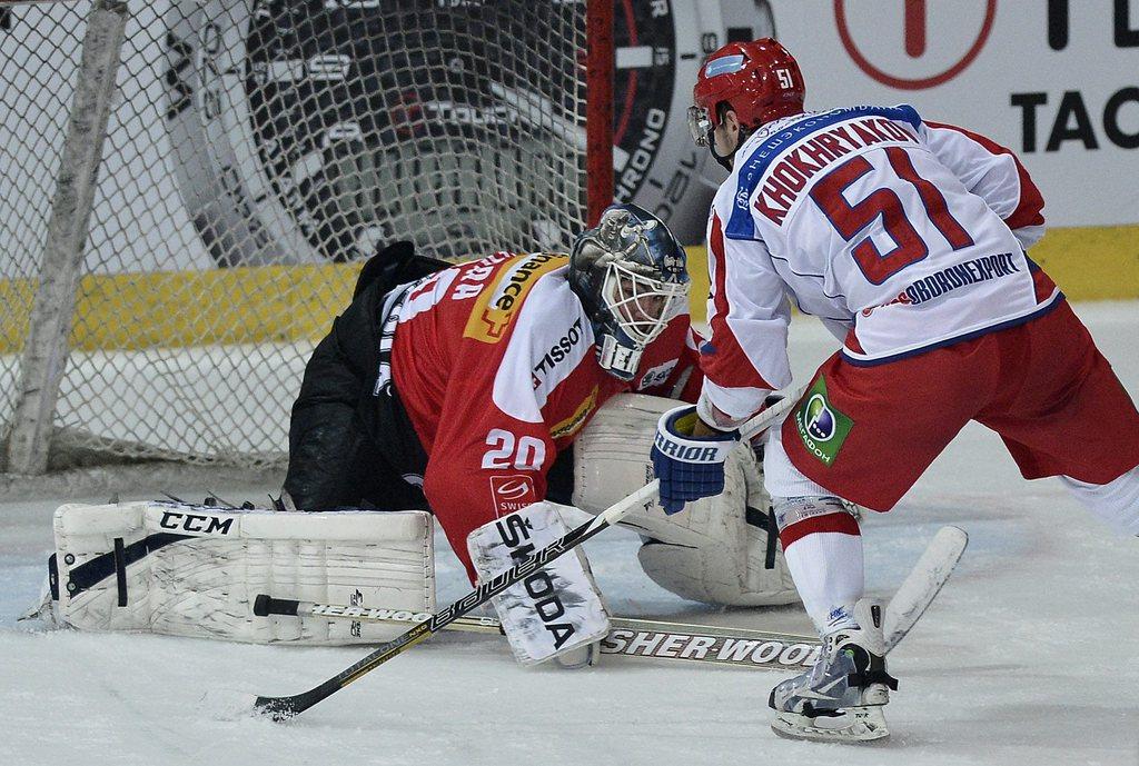 Berra arrête le penalty de Khokhryakov. [KEYSTONE - PETER SCHNEIDER]