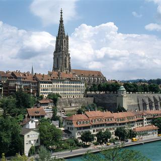La cathédrale de Berne, aussi appelée collégiale Saint-Vincent, est le plus haut édifice religieux du pays. De style gothique, elle a été construite à partir de 1421. Sa tour, qui culmine à 100 mètres de haut, a été achevée en 1883 seulement. [Gaëtan Bally]