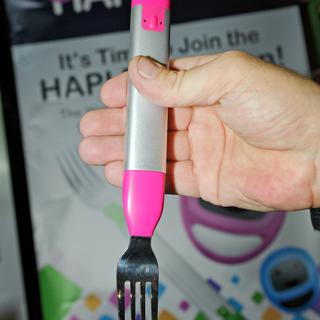 HAPIfork, une fourchette qui vibre quand on mange trop vite. [Getty Images/AFP - David Becker]