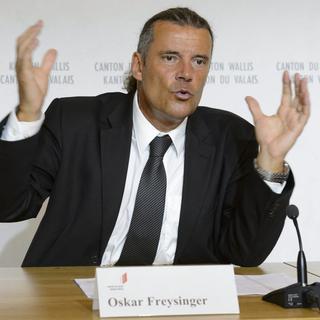 Le conseiller d'Etat valaisan Oskar Freysinger en conférence de presse à l'occasion de ses cent jours au gouvernement valaisan le 8 août 2013 a Sion. [Laurent Gilliéron]