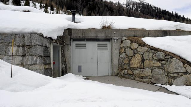 L'entrée de l'ancien bunker militaire All'Acqua, à Bedretto, qui pourrait abriter 120 requérants. [Karl Mathis]