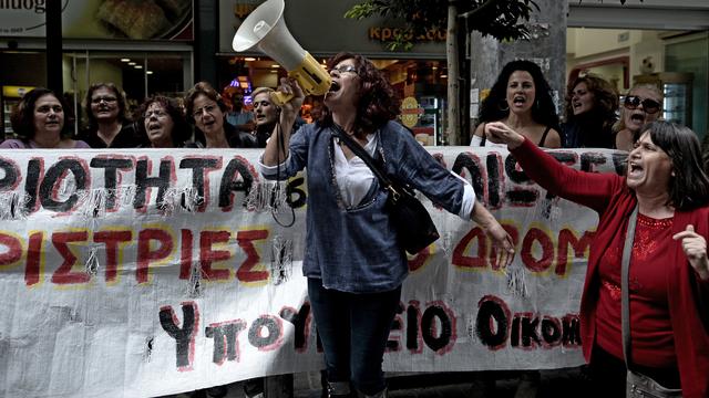 Le 5 novembre déjà, des manifestants grecs criaient leur colère devant le Ministère des Finances. [Aris Messinis]