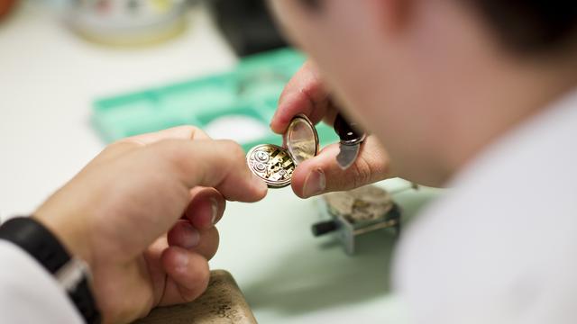 Apprentissage apprentis horlogerie horloger formation professionnelle [Keystone - Ennio Leanza]