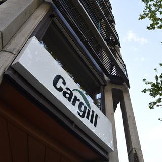 Cargill est une entreprise américaine qui a des activités à Genève. Elle est dans le top-10 des plus grandes sociétés suisses en termes de chiffre d'affaires (sans compter les banques et les assurances). En 2010, Cargill employait 130'000 personnes dans le monde. [Martial Trezzini]