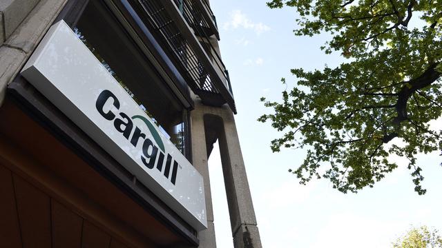 Cargill est une entreprise américaine qui a des activités à Genève. Elle est dans le top-10 des plus grandes sociétés suisses en termes de chiffre d'affaires (sans compter les banques et les assurances). En 2010, Cargill employait 130'000 personnes dans le monde. [Martial Trezzini]