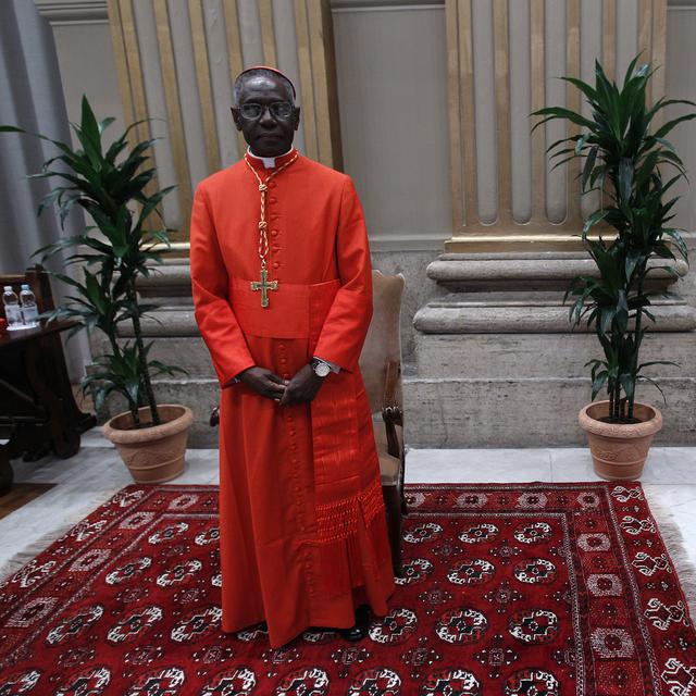 Robert Sarah (Guinée): autre papable africain, le cardinal guinéen a été nommé président du Conseil pontifical «Cor Unum» en octobre 2010 par Benoît XVI. Il a gagné en popularité en se rendant récemment en Syrie pour apporter l'aide du Vatican aux réfugiés syriens. [Tony Gentile]