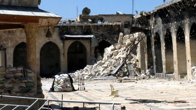 La grande mosquée d'Alep endommagée par des tirs, le 25 avril 2013. [Jalal Al-Halabi]
