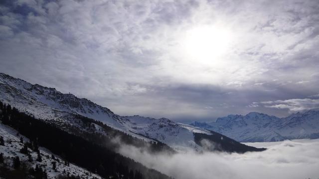 Des nuages sur deux niveaux à Verbier. [Marc Stuckelberger]