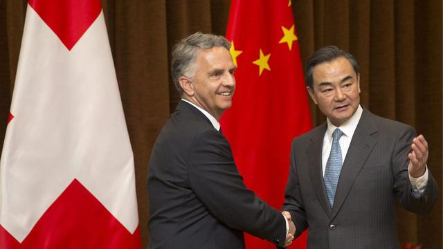 L'accord avait été évoqué lors de la visite de Didier Burkhalter à Pékin, le 25 avril 2013. [EPA/Keystone - Adrian Bradshaw]