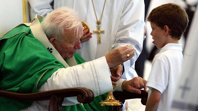 Le pape Jean-Paul II avait également un côté progressiste, notamment en matière de justice sociale.