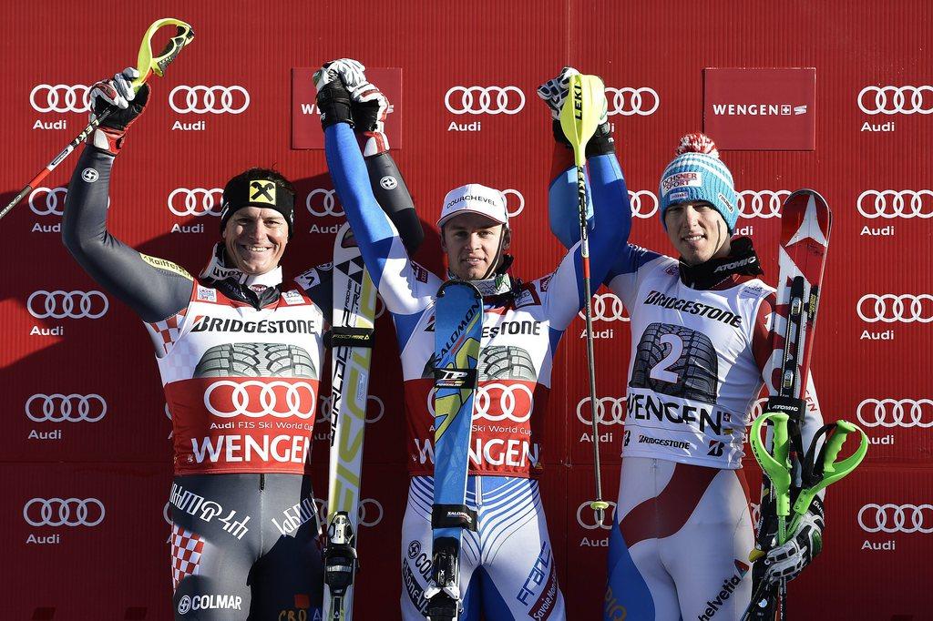 Pinturault (au centre) a relégué Kostelic à 1''17 sur le slalom. [KEYSTONE - Peter Schneider]