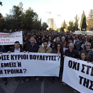 Les Chypriotes ont manifesté contre les mesures prisent par le Parlement. [Patrick Baz]