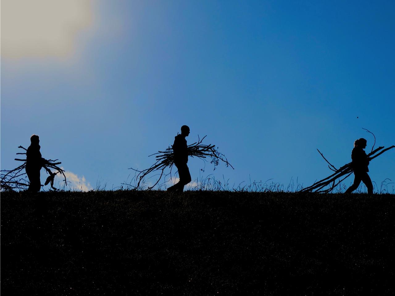 Mystère à l’aube… une rencontre de Land Art se prépare.