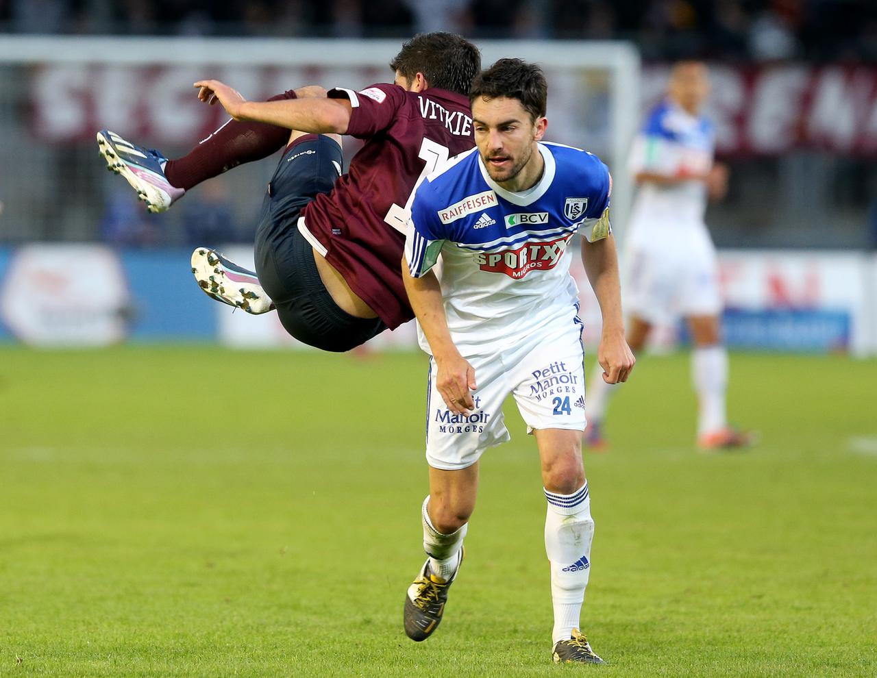 A l'image de Matias Vitkieviez face à Jérôme Sonnerat, Servette a volé dans les décors à la Pontaise. [Pascal Muller]