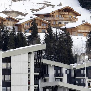 Les étrangers qui souhaitent acquérir un bien immobilier en Suisse resteront soumis à une autorisation. [Jean-Christophe Bott]