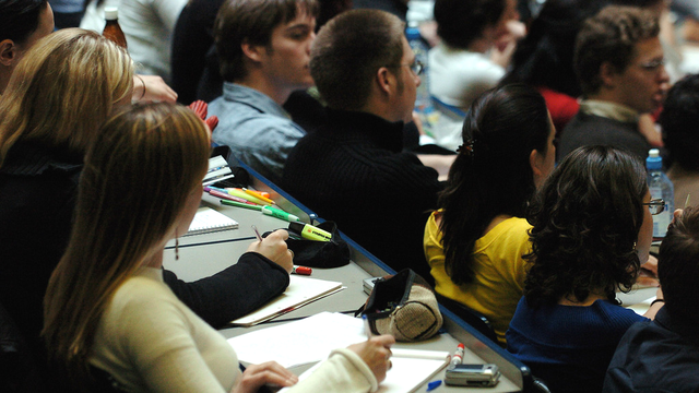 Des étudiants à l'Université de Genève. [Martial Trezzini]