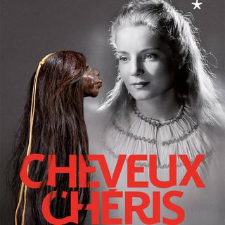 Affiche de l'exposition "Cheveux chéris, frivolités et trophées", à découvrir jusqu'au 14 juillet 2013 à Paris. [Musée du Quai Branly]