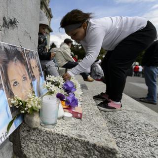 250 personnes ont participé lundi à Lausanne à une marche blanche, suite à la mort de Marie. [Laurent Gillieron]