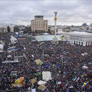 La foule était dense sur sur la place de l'Indépendance dimanche à Kiev.