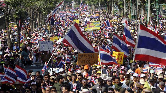 Des milliers de Thaïlandais protestent contre le gouvernement à Bangkok. [Sakchai Lalit]