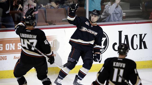 Andrew Cogliano et les Ducks poursuivent leur marche en avant. [Jae C. Hong]