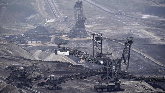 Une mine de charbon près de Grevenbroich, en Allemagne. [AP Photo/Martin Meissner]