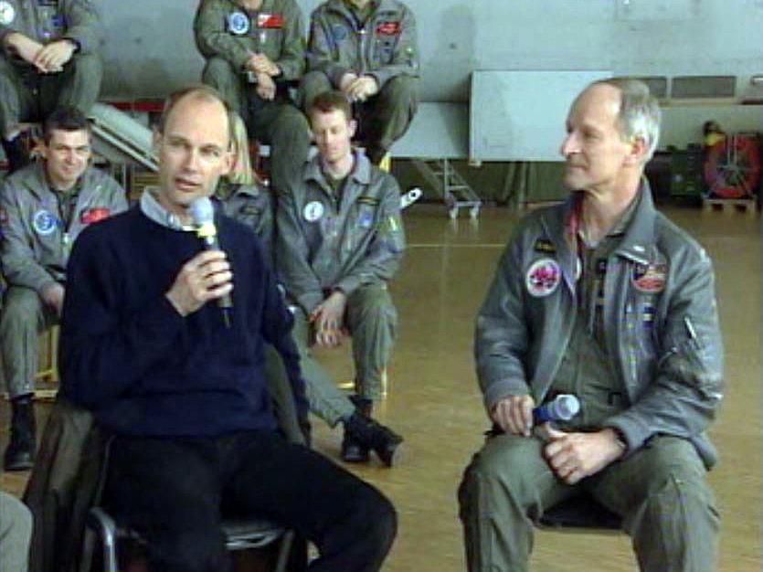 Bertrand Piccard et Claude Nicollier réunis sur le plateau de la TSR.