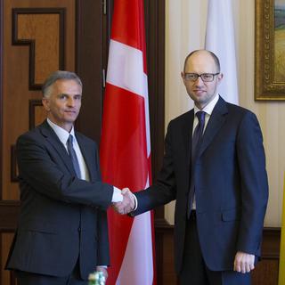 Didier Burkhalter, actuel président de l'OSCE, a rencontré le Premier ministre par intérim de l'Ukraine Arseni Iatseniouk à Kiev lundi. [EPA/PETER KLAUNZER]