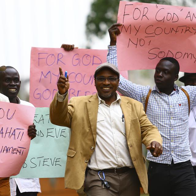 Quelques activistes ougandais fêtent cette nouvelle loi anti-gays. [Edward Echwalu]