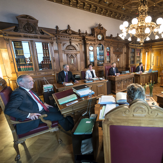 Séance du Conseil fédéral, le 15 janvier 2014. Les ministres sont toujours au nombre de 7. Avec eux sur la photo, la chancelière Corina Casanova et les deux vice-chanceliers Thomas Helbling et André Simonazzi.