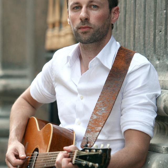 Le chanteur Joseph d'Anvers, ici en 2008, à Paris, lors de la sortie de son album "Les jours sauvages." [AFP - Mehdi Fedouach]