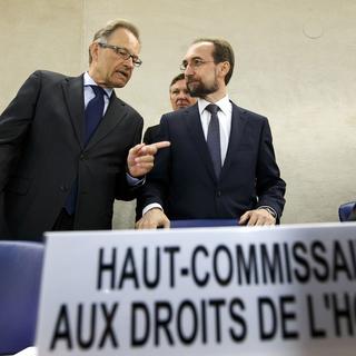 Le nouveau Haut Commissaire aux droits de l'homme de l'ONU Zeid Ra'ad Al Hussein (dte) lundi matin à Genève. [Salvatore Di Nolfi]